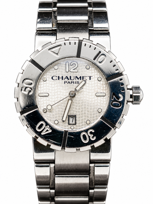 Chaumet Class One – Cadran argenté texturé et bracelet métallique