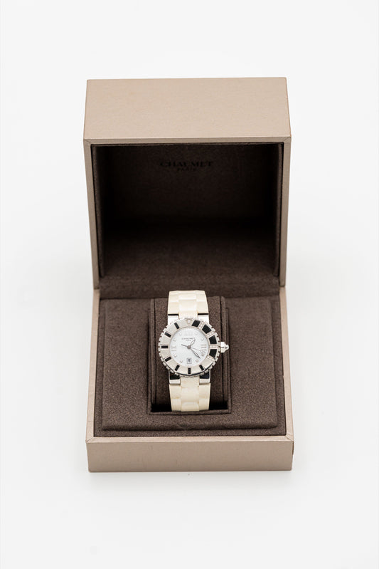 Chaumet Class One – Cadran blanc, détails sertis et bracelet blanc