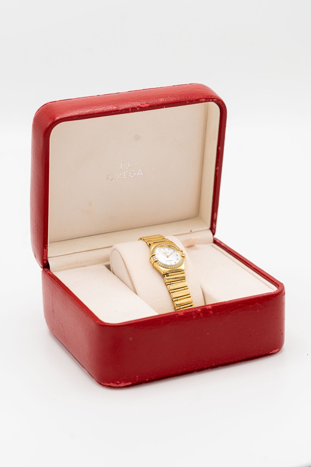Omega Constellation – Tons dorés, cadran clair et détails sertis