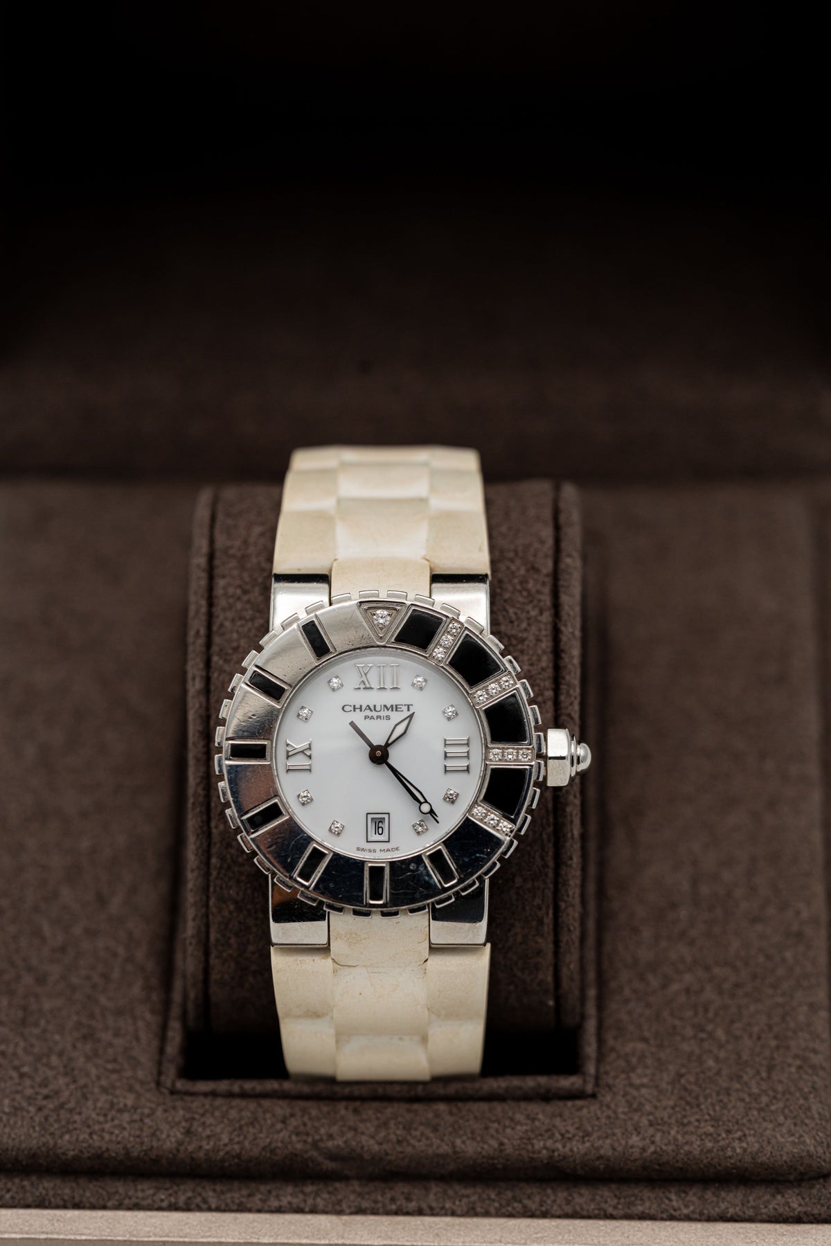 Chaumet Class One – Cadran blanc, détails sertis et bracelet blanc
