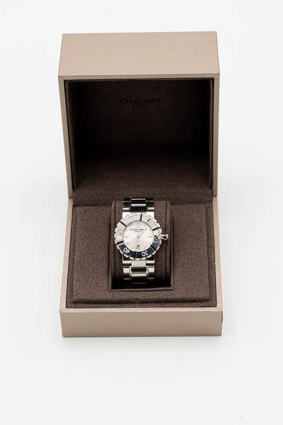 Chaumet Class One – Cadran argenté texturé et bracelet métallique