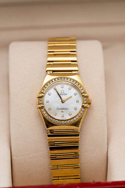 Omega Constellation – Tons dorés, cadran clair et détails sertis