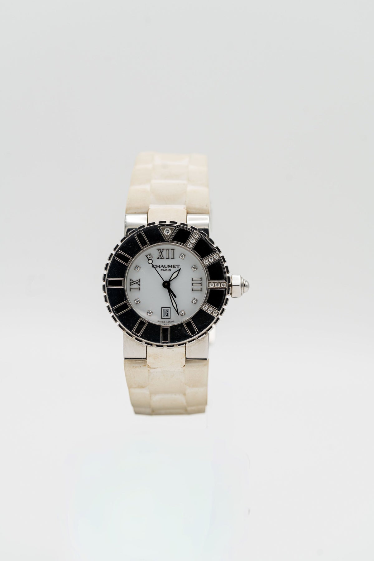 Chaumet Class One – Cadran blanc, détails sertis et bracelet blanc
