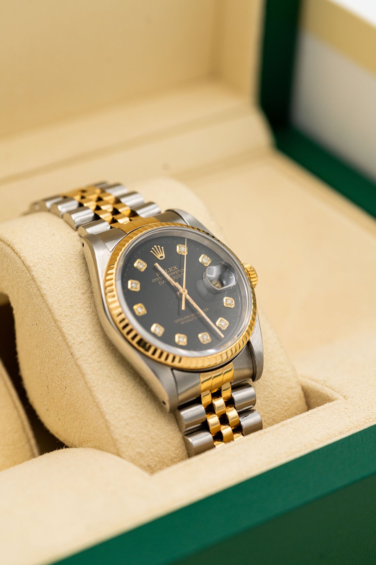 Rolex Datejust – Cadran noir serti et bracelet bicolore
